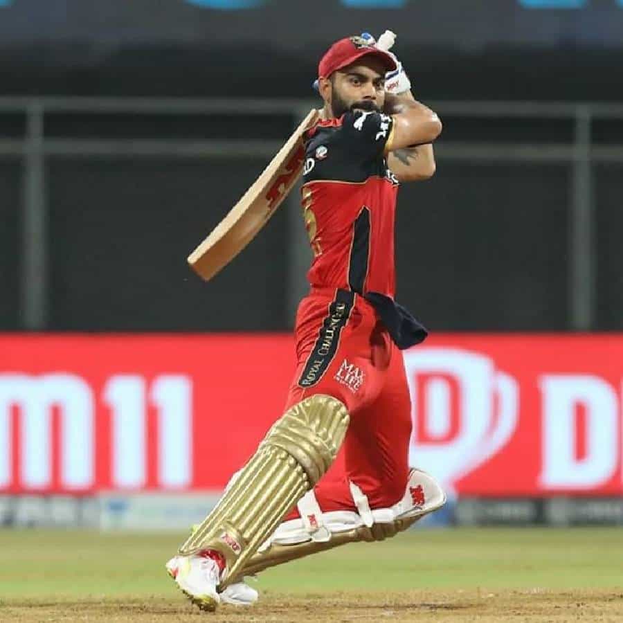ಪಂಜಾಬ್ ಕಿಂಗ್ಸ್ ವಿರುದ್ದದ ಪಂದ್ಯದಲ್ಲಿ ವಿರಾಟ್ ಕೊಹ್ಲಿ 1 ರನ್ಗಳಿಸುವ ಮೂಲಕ ಐಪಿಎಲ್ ಇತಿಹಾಸದಲ್ಲೇ ಹೊಸ ದಾಖಲೆ ಬರೆದಿದ್ದಾರೆ. ಈ ಪಂದ್ಯದಲ್ಲಿ 1 ರನ್ಗಳಿಸುವುದರೊಂದಿಗೆ ಐಪಿಎಲ್ನಲ್ಲಿ 6500 ರನ್ ಪೂರೈಸಿದ ಮೊದಲ ಬ್ಯಾಟ್ಸ್ಮನ್ ಎಂಬ ದಾಖಲೆಯನ್ನು ಕಿಂಗ್ ಕೊಹ್ಲಿ ತಮ್ಮದಾಗಿಸಿಕೊಂಡರು.