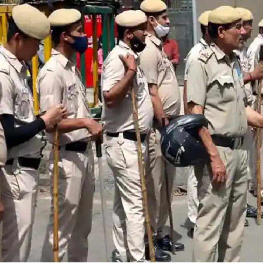 Application Fee: Candidates have to pay a ₹ 100 application fee to apply for the post of Head Constable in Delhi Police.  However, there is no application fee for SC, ST and disabled candidates.