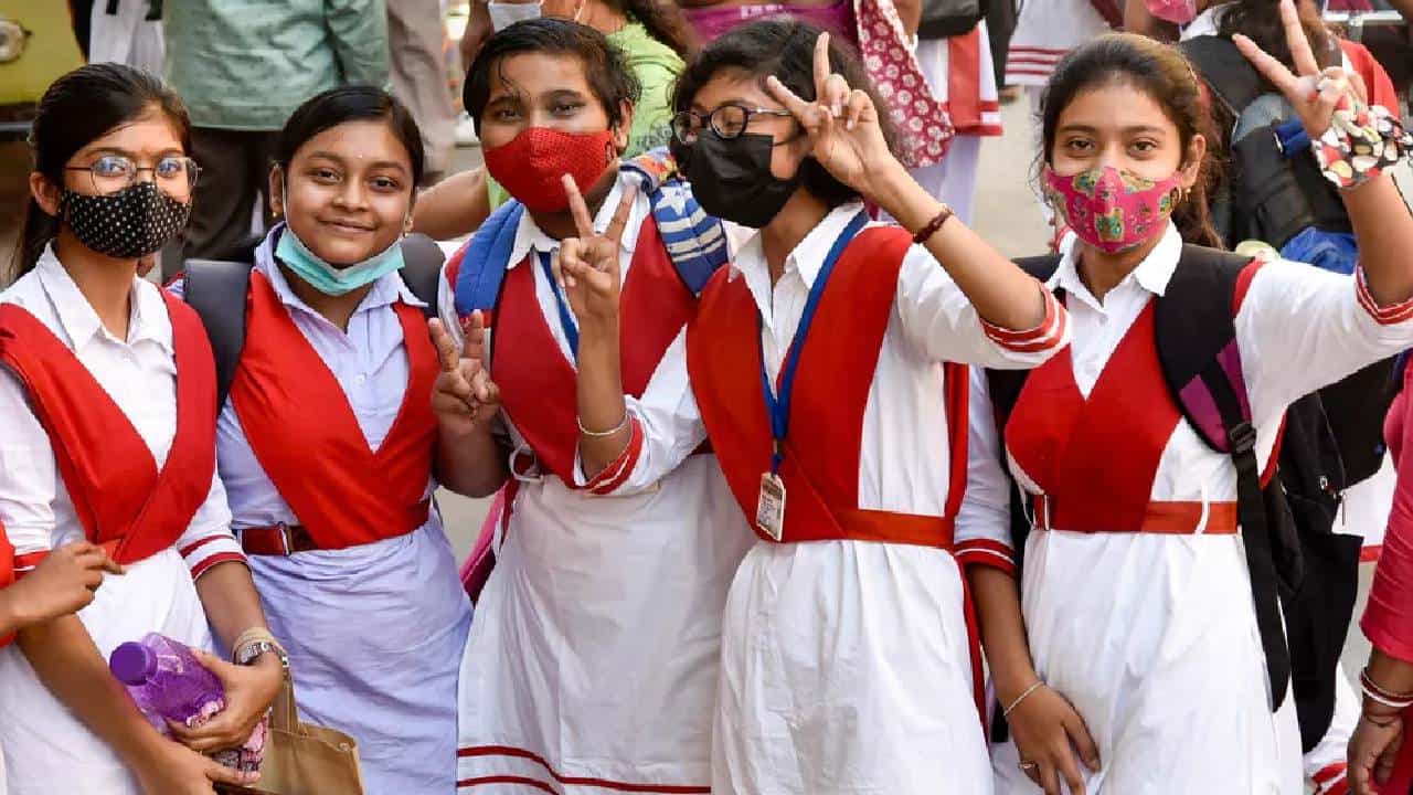 KSEEB Result 2022: ಶೇ. 90.29 ಫಲಿತಾಂಶದೊಂದಿಗೆ ವಿದ್ಯಾರ್ಥಿನಿಯರೇ ಮೇಲುಗೈ KSEEB Result 2022: ಶೇ. 90.29 ಫಲಿತಾಂಶದೊಂದಿಗೆ ವಿದ್ಯಾರ್ಥಿನಿಯರೇ ಮೇಲುಗೈ