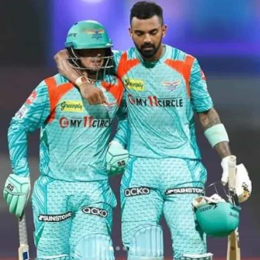 ಲಕ್ನೋ ಸೂಪರ್ ಜೈಂಟ್ಸ್ ನಾಯಕ ಕೆಎಲ್ ರಾಹುಲ್ ಐಪಿಎಲ್ ನ 66ನೇ ಲೀಗ್ ಪಂದ್ಯದಲ್ಲಿ ಕೋಲ್ಕತ್ತಾ ನೈಟ್ ರೈಡರ್ಸ್ ವಿರುದ್ಧ ಅಜೇಯ 68 ರನ್ ಗಳಿಸಿ ಮಿಂಚಿದ್ದರು. ವಿಶೇಷ ಎಂದರೆ ಈ 68 ರನ್ಗಳೊಂದಿಗೆ ಕೆಎಲ್ ರಾಹುಲ್ ಪ್ರಸಕ್ತ ಐಪಿಎಲ್ ಸೀಸನ್ನಲ್ಲಿ 500 ರನ್ ಪೂರೈಸಿದ್ದಾರೆ. ಈ ಮೂಲಕ ವಿಶೇಷ ದಾಖಲೆಯನ್ನು ತಮ್ಮದಾಗಿಸಿಕೊಂಡಿದ್ದಾರೆ.
