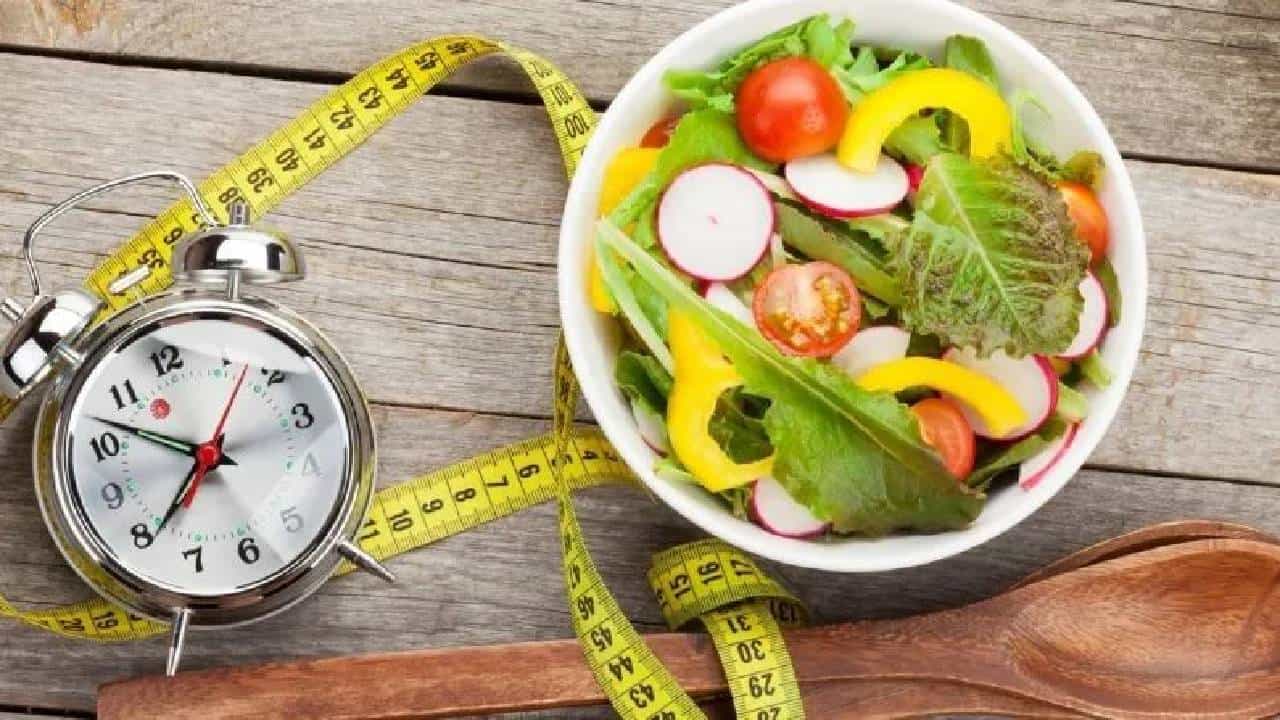 Intermittent Fasting: ಮಧ್ಯಂತರ ಉಪವಾಸ ಎಂದರೇನು? ಪ್ರಯೋಜನಗಳೇನು? ಯಾರು ಮಾಡಬಾರದು? Intermittent Fasting: ಮಧ್ಯಂತರ ಉಪವಾಸ ಎಂದರೇನು? ಪ್ರಯೋಜನಗಳೇನು? ಯಾರು ಮಾಡಬಾರದು?