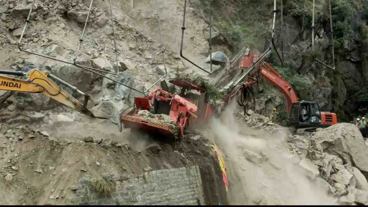 Jammu Tunnel Collapse: ಜಮ್ಮುವಿನಲ್ಲಿ ಸುರಂಗ ಕುಸಿತ; 5 ಮೃತದೇಹಗಳ ಪತ್ತೆ, ಮುಂದುವರಿದ ರಕ್ಷಣಾ ಕಾರ್ಯಾಚರಣೆ Jammu Tunnel Collapse: ಜಮ್ಮುವಿನಲ್ಲಿ ಸುರಂಗ ಕುಸಿತ; 5 ಮೃತದೇಹಗಳ ಪತ್ತೆ, ಮುಂದುವರಿದ ರಕ್ಷಣಾ ಕಾರ್ಯಾಚರಣೆ