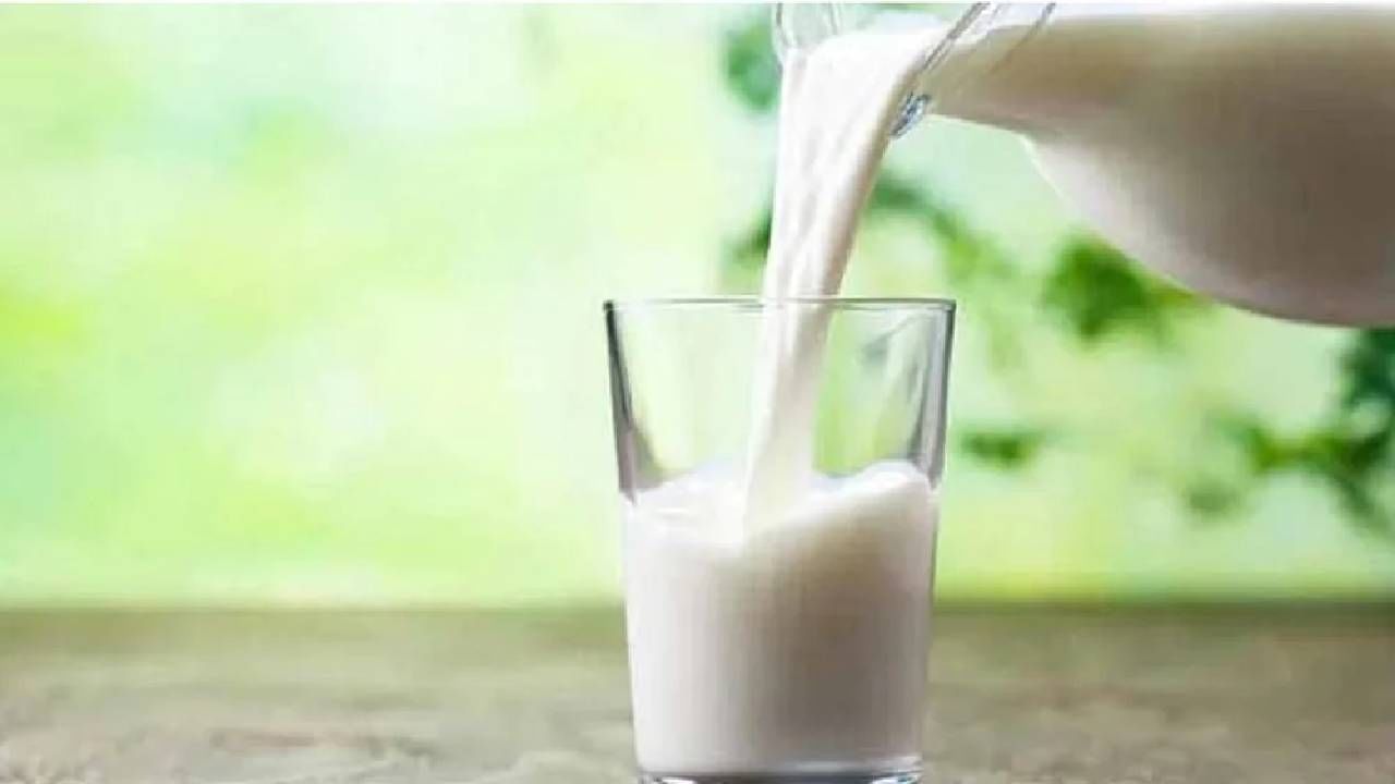 Raw Milk: ಹಸಿ ಹಾಲು ಕುಡಿಯುವುದರಿಂದ ಆರೋಗ್ಯದ ಮೇಲಾಗುವ ದುಷ್ಪರಿಣಾಮಗಳೇನು? Raw Milk: ಹಸಿ ಹಾಲು ಕುಡಿಯುವುದರಿಂದ ಆರೋಗ್ಯದ ಮೇಲಾಗುವ ದುಷ್ಪರಿಣಾಮಗಳೇನು?
