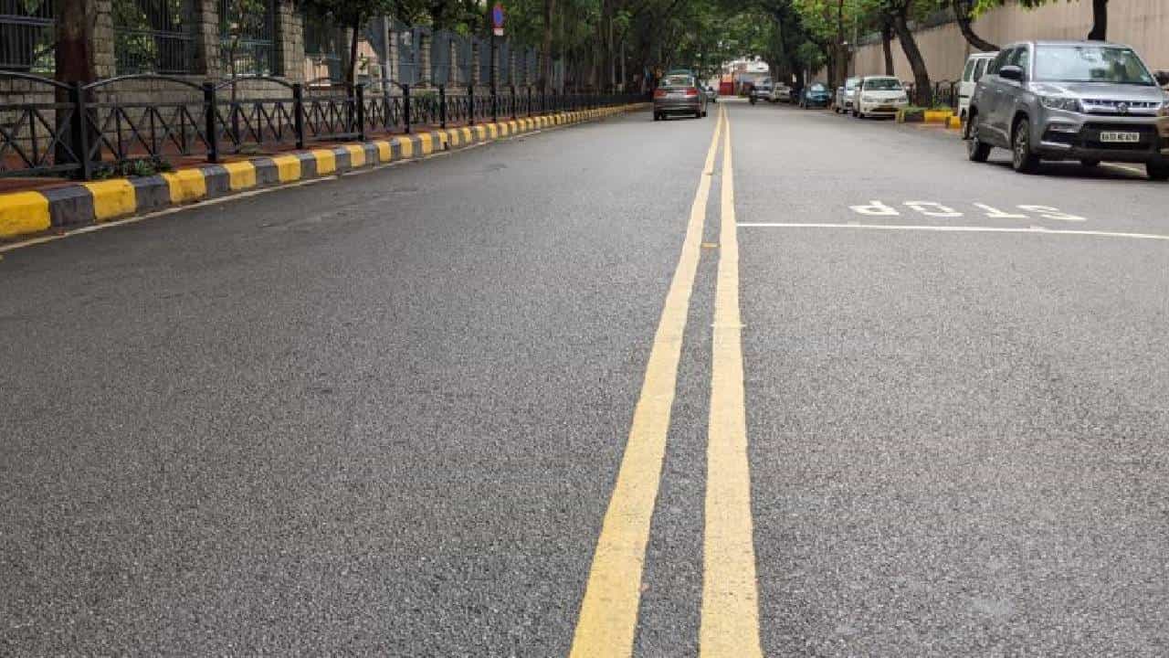 Bengaluru News: ಎಲೆಕ್ಟ್ರಾನಿಕ್ ಸಿಟಿಯ ಈ ರಸ್ತೆಗಳು ಇತರ ರಸ್ತೆಗಳಿಗೆ ಮಾದರಿ, ಇದರ ನಿರ್ವಹಣೆ ಹೇಗಿದೆ ಗೊತ್ತಾ? Bengaluru News: ಎಲೆಕ್ಟ್ರಾನಿಕ್ ಸಿಟಿಯ ಈ ರಸ್ತೆಗಳು ಇತರ ರಸ್ತೆಗಳಿಗೆ ಮಾದರಿ, ಇದರ ನಿರ್ವಹಣೆ ಹೇಗಿದೆ ಗೊತ್ತಾ?
