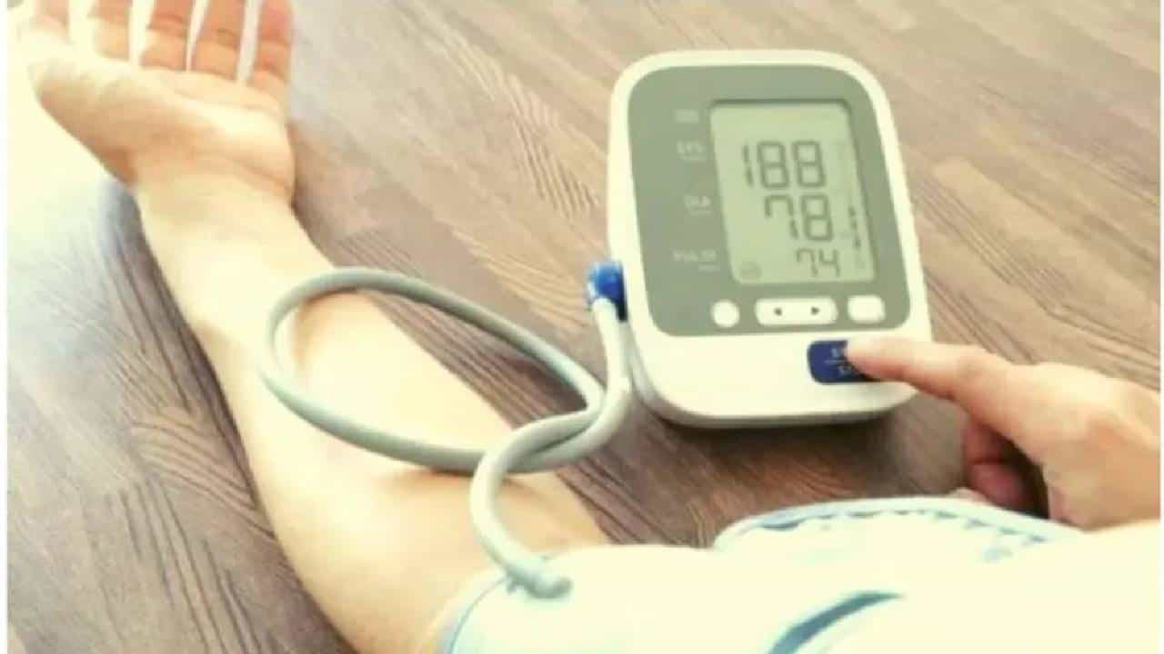 Blood Pressure: ರಕ್ತದೊತ್ತಡ ಕಡಿಮೆ ಮಾಡಲು ಇಲ್ಲಿವೆ ಕೆಲವು ಉಪಯುಕ್ತ ಸಲಹೆಗಳು Blood Pressure: ರಕ್ತದೊತ್ತಡ ಕಡಿಮೆ ಮಾಡಲು ಇಲ್ಲಿವೆ ಕೆಲವು ಉಪಯುಕ್ತ ಸಲಹೆಗಳು