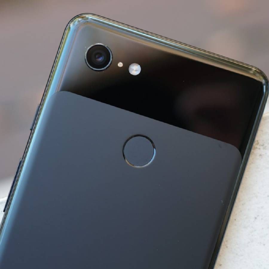 ನವೀಕರಿಸಿದ Google Pixel 3 XL ಅನ್ನು 64GB RAM ಜೊತೆಗೆ 13,999ರೂ.ಗೆ ಪಡೆಯಬಹುದು. Pixel 3 XL 6.3 ಇಂಚಿನ QHD+ ಡಿಸ್ಪ್ಲೇ ಮತ್ತು ಹಿಂಭಾಗದಲ್ಲಿ 12.2 ಮೆಗಾಪಿಕ್ಸೆಲ್ ಕ್ಯಾಮೆರಾ ಹೊಂದಿದೆ. ಎರಡು 8ಮೆಗಾಪಿಕ್ಸೆಲ್ ಸೆಲ್ಫಿ ಲೆನ್ಸ್‌ಗಳನ್ನು ಹೊಂದಿದೆ. 3,430mAh ಬ್ಯಾಟರಿಯನ್ನು ಹೊಂದಿದೆ.