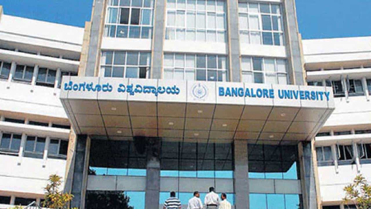 ಬೆಂಗಳೂರು ವಿವಿಯಲ್ಲಿ ಪ್ರತಿಭಟನೆ ಆರಂಭ, ವಿದ್ಯಾರ್ಥಿಗಳ ಮೇಲಿನ FIR ಹಿಂಪಡೆಯುವಂತೆ ಆಗ್ರಹ