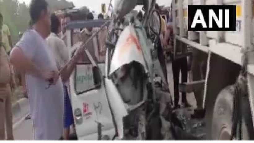 Bareilly Accident: ಬರೇಲಿಯಲ್ಲಿ ಭೀಕರ ಅಪಘಾತ; ಟ್ರಕ್ಗೆ ಆ್ಯಂಬುಲೆನ್ಸ್ ಡಿಕ್ಕಿ ಹೊಡೆದು 7 ಜನ ಸಾವು