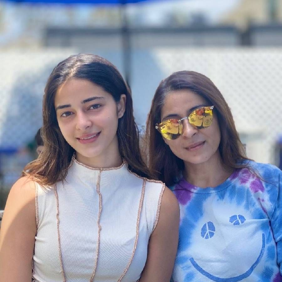 Shining actress Ananya Pandey and mother Bhavana Pandey in shimmering clothes
