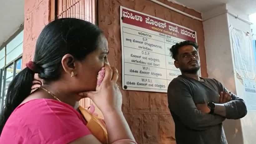 ಬಾಗಲಕೋಟೆಯ ತಹಶೀಲ್ದಾರ್ ಕಚೇರಿಯಲ್ಲಿ ಪಹಣಿ ತಿದ್ದುಪಡಿ ಪ್ರಕರಣ: ತಹಶಿಲ್ದಾರ್ ಮತ್ತು ಪಿಎಸ್ಐ ವಿರುದ್ಧ ಪ್ರತಿದೂರು ನೀಡಿದ ಮಹಿಳಾ ಶಿರಸ್ತೇದಾರ್