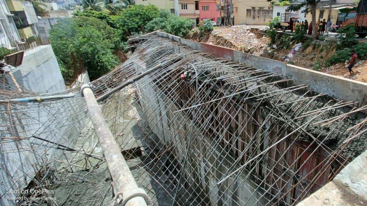 Bengaluru News: ನಿರ್ಮಾಣಹಂತದ ರಾಜಕಾಲುವೆ ಮೇಲ್ಭಾಗದ ಸ್ಲ್ಯಾಬ್ ಕುಸಿದು ಬಿದ್ದು ನಾಲ್ವರಿಗೆ ಗಾಯ, ಕಾಮಗಾರಿ ಗುಣಮಟ್ಟ ಪರಿಶೀಲನೆಗೆ ಆದೇಶ Bengaluru News: ನಿರ್ಮಾಣಹಂತದ ರಾಜಕಾಲುವೆ ಮೇಲ್ಭಾಗದ ಸ್ಲ್ಯಾಬ್ ಕುಸಿದು ಬಿದ್ದು ನಾಲ್ವರಿಗೆ ಗಾಯ, ಕಾಮಗಾರಿ ಗುಣಮಟ್ಟ ಪರಿಶೀಲನೆಗೆ ಆದೇಶ