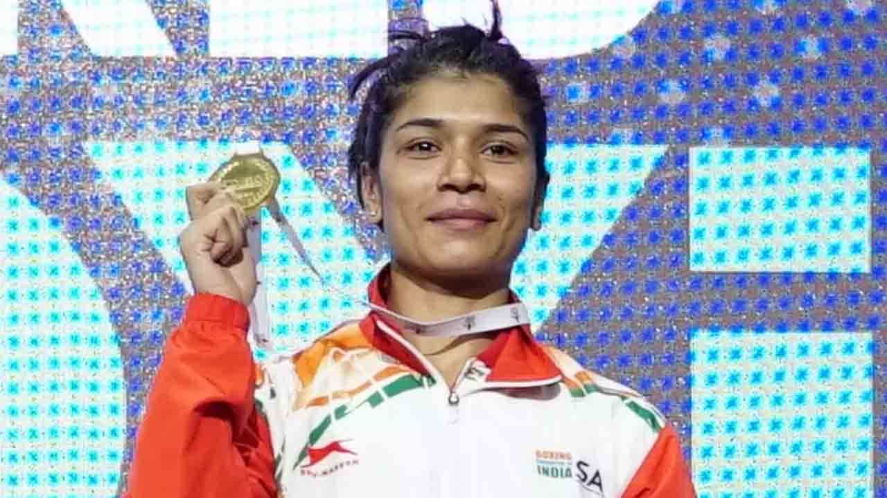 Nikhat Zareen: ವಿಶ್ವ ಮಹಿಳಾ ಬಾಕ್ಸಿಂಗ್ನಲ್ಲಿ ಚಿನ್ನದ ಪದಕ ಗೆದ್ದು ಇತಿಹಾಸ ಸೃಷ್ಟಿಸಿದ ಭಾರತದ ನಿಖತ್ ಜರೀನ್ Nikhat Zareen: ವಿಶ್ವ ಮಹಿಳಾ ಬಾಕ್ಸಿಂಗ್ನಲ್ಲಿ ಚಿನ್ನದ ಪದಕ ಗೆದ್ದು ಇತಿಹಾಸ ಸೃಷ್ಟಿಸಿದ ಭಾರತದ ನಿಖತ್ ಜರೀನ್