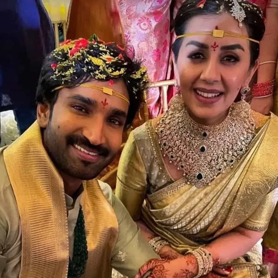 ಸ್ಯಾಂಡಲ್ವುಡ್ ನಟಿ ಸಂಜನಾ ಗಲ್ರಾನಿ ಸಹೋದರಿ ನಿಕ್ಕಿ ಗಲ್ರಾನಿ 2014ರಲ್ಲಿ ಸಿನಿಮಾ ಇಂಡಸ್ಟ್ರಿಗೆ ಕಾಲಿಟ್ಟರು. ಕನ್ನಡ, ತಮಿಳು, ಮಲಯಾಳಂ ಭಾಷೆಯ ಸಿನಿಮಾ ಸೇರಿ 30ಕ್ಕೂ ಅಧಿಕ ಚಿತ್ರಗಳಲ್ಲಿ ನಿಕ್ಕಿ ನಟಿಸಿದ್ದಾರೆ. ಈಗ ಖ್ಯಾತ ನಟ ಆದಿ ಪಿನಿಸೆಟ್ಟಿ ಜೊತೆಗೆ ಹೊಸ ಬಾಳು ಆರಂಭಿಸಿದ್ದಾರೆ. ಇಂದು (ಮೇ 19) ಅವರ ವಿವಾಹ ನೆರವೇರಿದೆ.