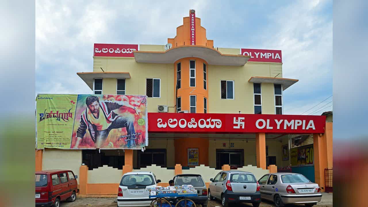 Olympia Theatre: ಇತಿಹಾಸದ ಪುಟ ಸೇರಿದ ಒಲಂಪಿಯಾ ಚಿತ್ರಮಂದಿರ; ಮೈಸೂರಿನಲ್ಲಿದ್ದ 26 ಚಿತ್ರಮಂದಿರಗಳ ಪೈಕಿ ಉಳಿದಿರೋದು 10 ಮಾತ್ರ! Olympia Theatre: ಇತಿಹಾಸದ ಪುಟ ಸೇರಿದ ಒಲಂಪಿಯಾ ಚಿತ್ರಮಂದಿರ; ಮೈಸೂರಿನಲ್ಲಿದ್ದ 26 ಚಿತ್ರಮಂದಿರಗಳ ಪೈಕಿ ಉಳಿದಿರೋದು 10 ಮಾತ್ರ!