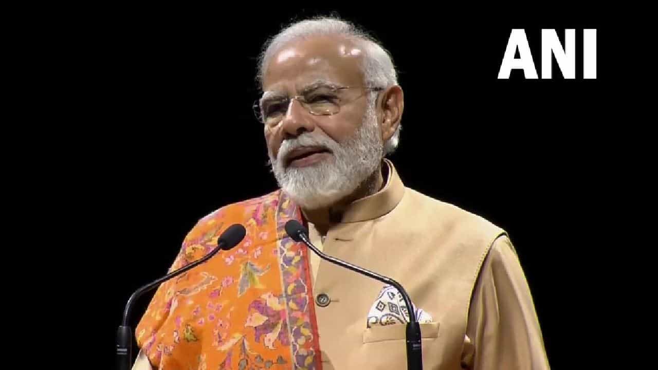 ಬರ್ಲಿನ್ನಲ್ಲಿ ಭಾಷಣ ಮಾಡಿ, ಕಾಂಗ್ರೆಸ್ನ್ನು ಟೀಕಿಸಿದ ಪ್ರಧಾನಿ ಮೋದಿ; 1 ರೂಪಾಯಿ, 15 ಪೈಸೆ ಹೇಳಿಕೆ ಬಗ್ಗೆ ಟೀಕೆ ಬರ್ಲಿನ್ನಲ್ಲಿ ಭಾಷಣ ಮಾಡಿ, ಕಾಂಗ್ರೆಸ್ನ್ನು ಟೀಕಿಸಿದ ಪ್ರಧಾನಿ ಮೋದಿ; 1 ರೂಪಾಯಿ, 15 ಪೈಸೆ ಹೇಳಿಕೆ ಬಗ್ಗೆ ಟೀಕೆ