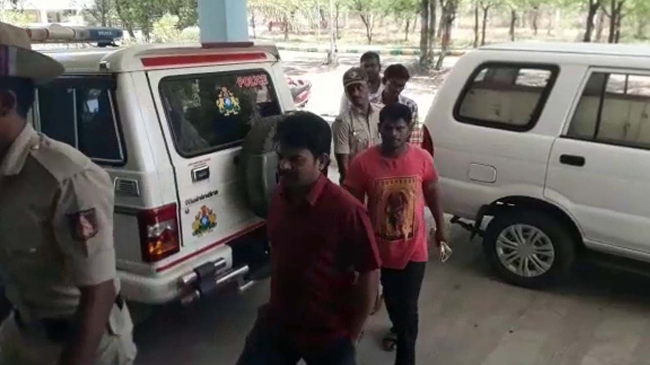 ಪಿಎಸ್ಐ ಹುದ್ದೆಗಳ ನೇಮಕಾತಿಯಲ್ಲಿ ಅಕ್ರಮ ಪ್ರಕರಣ; ಕಿಂಗ್ಪಿನ್ ರುದ್ರಗೌಡ ಪಾಟೀಲ್ ಸಹಚರ ಬಂಧನ ಪಿಎಸ್ಐ ಹುದ್ದೆಗಳ ನೇಮಕಾತಿಯಲ್ಲಿ ಅಕ್ರಮ ಪ್ರಕರಣ; ಕಿಂಗ್ಪಿನ್ ರುದ್ರಗೌಡ ಪಾಟೀಲ್ ಸಹಚರ ಬಂಧನ