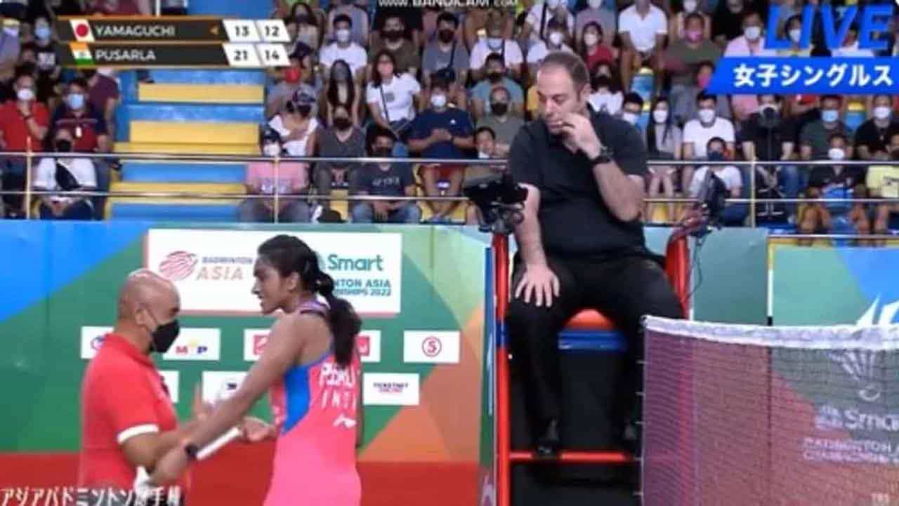 PV Sindhu: ಸಿಂಧುಗೆ ಅನ್ಯಾಯ? ಆಟದ ಮಧ್ಯದಲ್ಲೇ ಅಂಪೈರ್ ಜೊತೆ ವಾಗ್ವಾದಕ್ಕಿಳಿದ ಸಿಂಧು! ವಿಡಿಯೋ ನೋಡಿ PV Sindhu: ಸಿಂಧುಗೆ ಅನ್ಯಾಯ? ಆಟದ ಮಧ್ಯದಲ್ಲೇ ಅಂಪೈರ್ ಜೊತೆ ವಾಗ್ವಾದಕ್ಕಿಳಿದ ಸಿಂಧು! ವಿಡಿಯೋ ನೋಡಿ