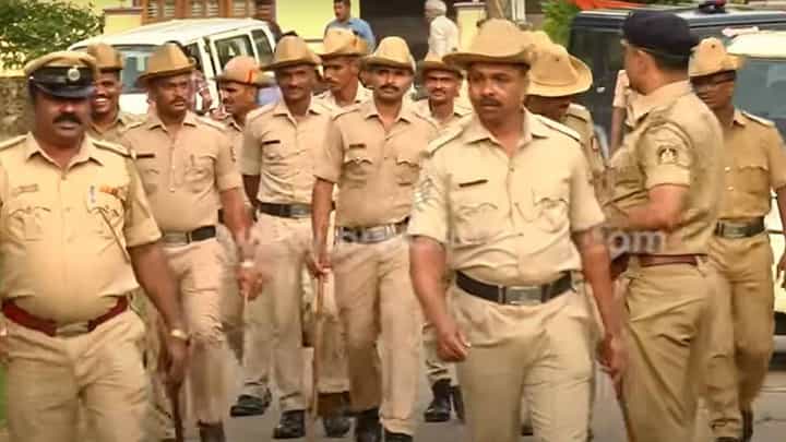 ತಾಂಬೂಲ ಪ್ರಶ್ನೆಗೆ ಮೊದಲು ಮಳಲಿ ದರ್ಗಾ ಮತ್ತು ರಾಮಾಂಜನೇಯ ಭಜನಾ ದೇವಸ್ಥಾನಕ್ಕೆ ಪೊಲೀಸ್ ಸರ್ಪಗಾವಲು ತಾಂಬೂಲ ಪ್ರಶ್ನೆಗೆ ಮೊದಲು ಮಳಲಿ ದರ್ಗಾ ಮತ್ತು ರಾಮಾಂಜನೇಯ ಭಜನಾ ದೇವಸ್ಥಾನಕ್ಕೆ ಪೊಲೀಸ್ ಸರ್ಪಗಾವಲು