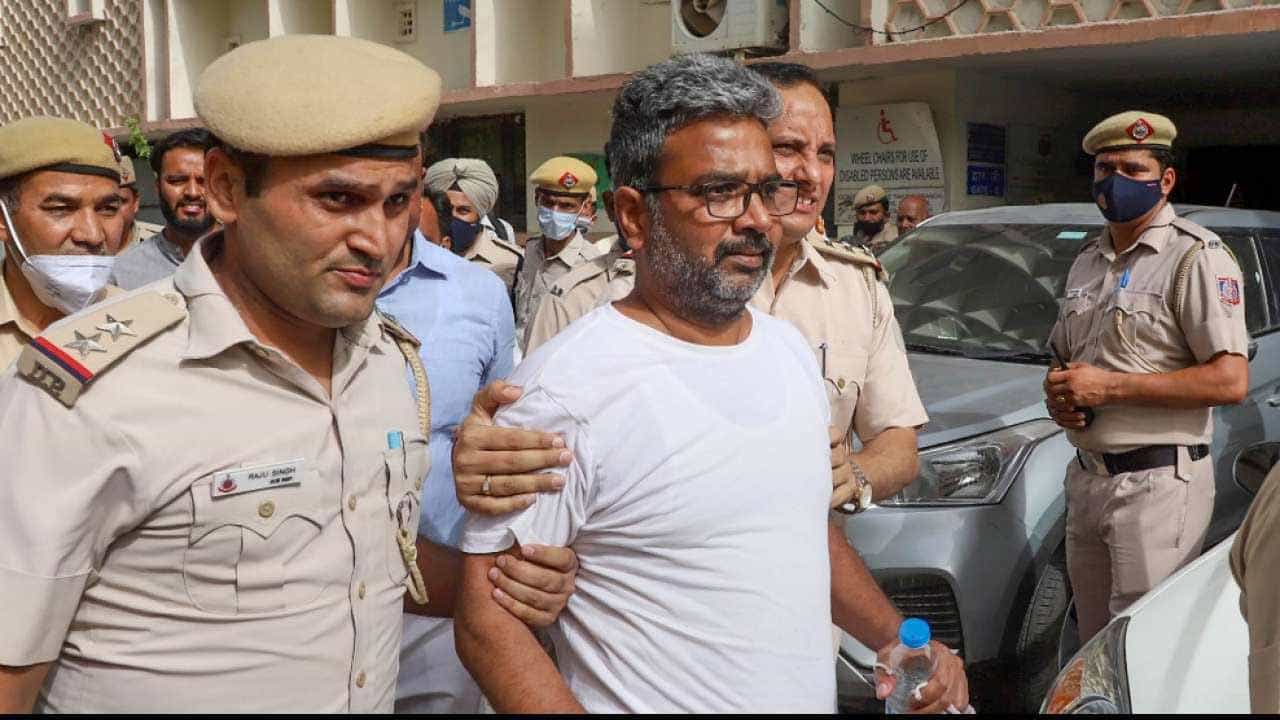 ಜ್ಞಾನವಾಪಿ ಮಸೀದಿ ಪೋಸ್ಟ್ ಹಿನ್ನೆಲೆಯಲ್ಲಿ ಬಂಧನಕ್ಕೊಳಗಾಗಿದ್ದ ದೆಹಲಿ ವಿವಿ ಪ್ರೊಫೆಸರ್ ಲಾಲ್ ಗೆ ಜಾಮೀನು ಜ್ಞಾನವಾಪಿ ಮಸೀದಿ ಪೋಸ್ಟ್ ಹಿನ್ನೆಲೆಯಲ್ಲಿ ಬಂಧನಕ್ಕೊಳಗಾಗಿದ್ದ ದೆಹಲಿ ವಿವಿ ಪ್ರೊಫೆಸರ್ ಲಾಲ್ ಗೆ ಜಾಮೀನು