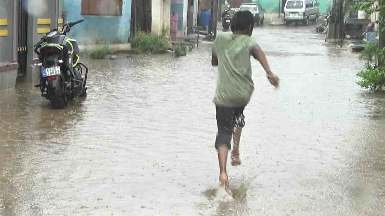 Monsoon 2022: ಕೇರಳಕ್ಕೆ ಮುಂಗಾರು ಪ್ರವೇಶ; ಜೂನ್ ಮೊದಲ ವಾರದಲ್ಲಿ ಕರ್ನಾಟಕದಲ್ಲಿ ಮಾನ್ಸೂನ್ ಶುರು Monsoon 2022: ಕೇರಳಕ್ಕೆ ಮುಂಗಾರು ಪ್ರವೇಶ; ಜೂನ್ ಮೊದಲ ವಾರದಲ್ಲಿ ಕರ್ನಾಟಕದಲ್ಲಿ ಮಾನ್ಸೂನ್ ಶುರು