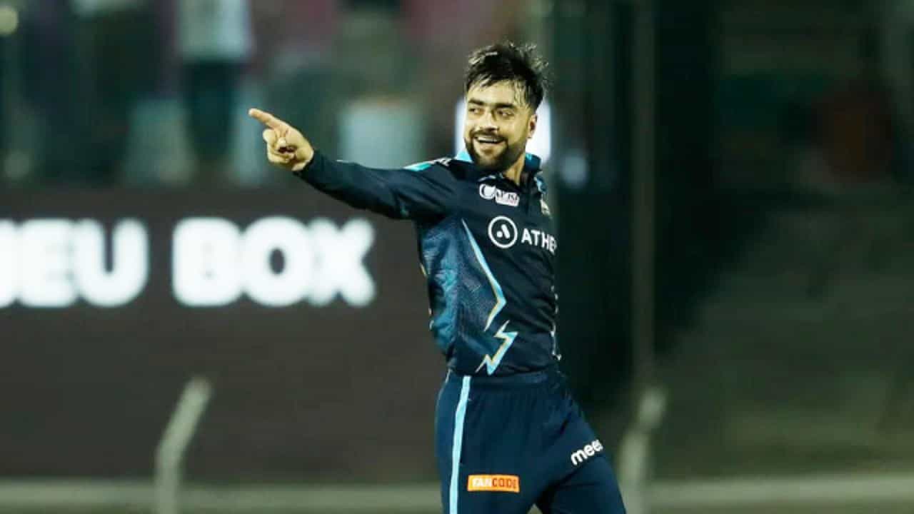 Rashid Khan: ರಶೀದ್ ಖಾನ್ ಫ್ಲೈಯಿಂಗ್ ಕಿಸ್ ಕೊಟ್ಟಿದ್ದು ಯಾರಿಗೆ? ವೈರಲ್ ಆಯ್ತು ವಿಡಿಯೋ Rashid Khan: ರಶೀದ್ ಖಾನ್ ಫ್ಲೈಯಿಂಗ್ ಕಿಸ್ ಕೊಟ್ಟಿದ್ದು ಯಾರಿಗೆ? ವೈರಲ್ ಆಯ್ತು ವಿಡಿಯೋ