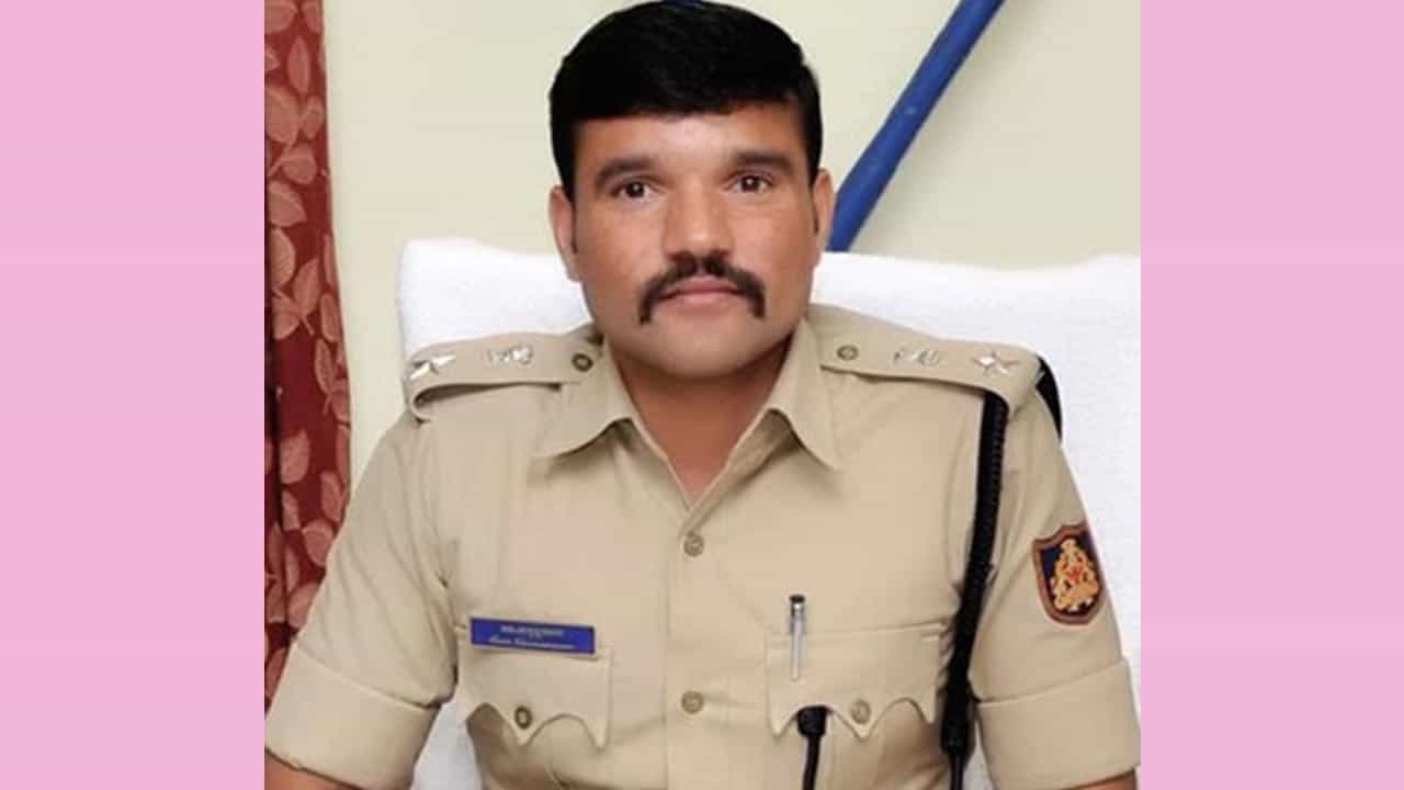 ಪತ್ನಿಗೆ ಕಿರುಕುಳ ಆರೋಪ; ರವಿ ಡಿ.ಚನ್ನಣ್ಣನವರ್ ಸೋದರನ ವಿರುದ್ಧ ಎಫ್ಐಆರ್ ದಾಖಲು ಪತ್ನಿಗೆ ಕಿರುಕುಳ ಆರೋಪ; ರವಿ ಡಿ.ಚನ್ನಣ್ಣನವರ್ ಸೋದರನ ವಿರುದ್ಧ ಎಫ್ಐಆರ್ ದಾಖಲು