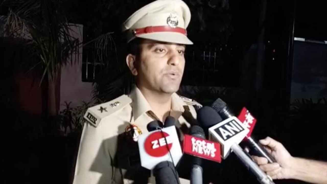 ಈಶಾನ್ಯ ದೆಹಲಿಯ ಉದ್ಯಾನವನದಲ್ಲಿ ಗುಂಪು ಘರ್ಷಣೆ ಪ್ರಕರಣ: 3 ಬಂಧನ, 30 ಮಂದಿ ವಶಕ್ಕೆ ಈಶಾನ್ಯ ದೆಹಲಿಯ ಉದ್ಯಾನವನದಲ್ಲಿ ಗುಂಪು ಘರ್ಷಣೆ ಪ್ರಕರಣ: 3 ಬಂಧನ, 30 ಮಂದಿ ವಶಕ್ಕೆ