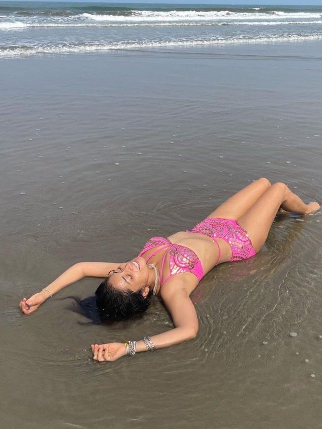 Shriya Saran Beach Pic 6