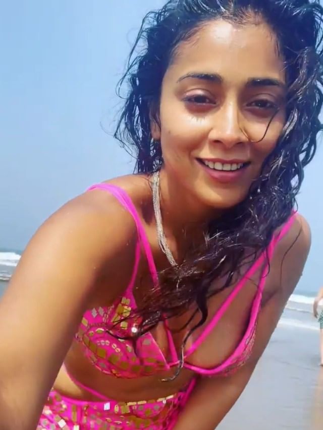 Shriya Saran beach Pic 1