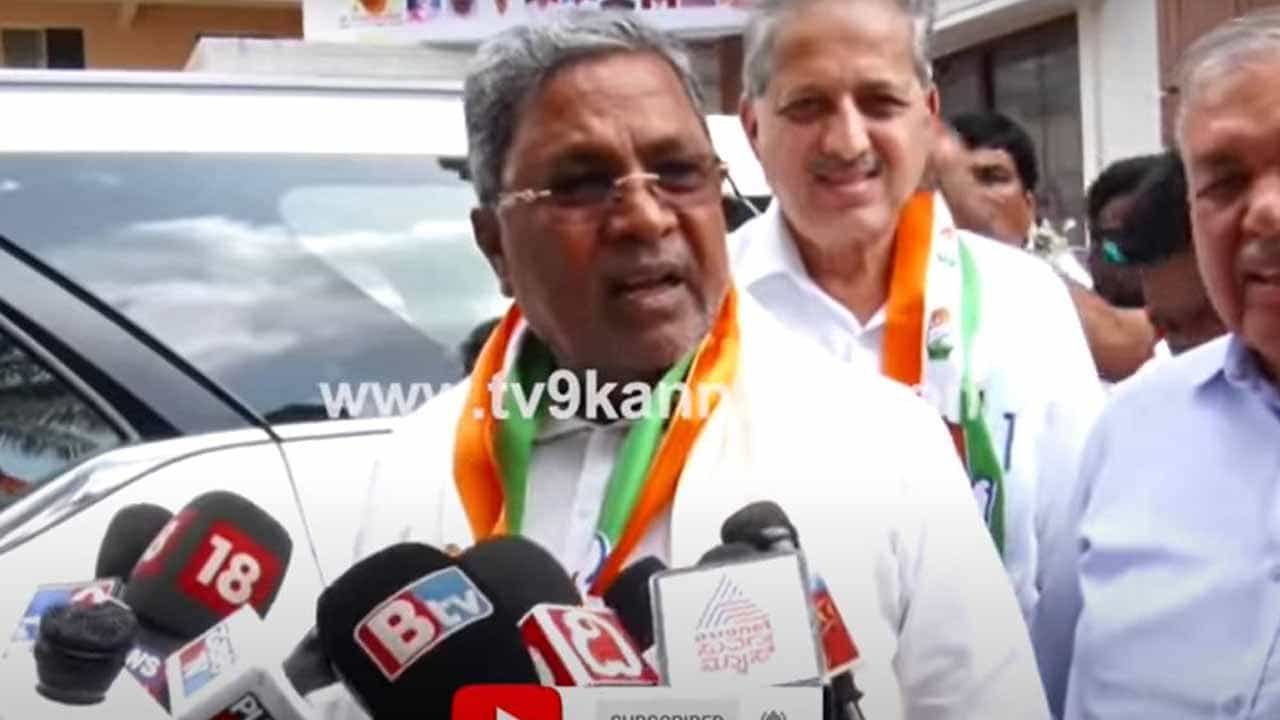 ತುಮಕೂರು ಜಿಲ್ಲಾ ಕಾಂಗ್ರೆಸ್ನಲ್ಲಿ ಮುಂದುವರಿದ ಅಸಮಾಧಾನ ; ಕುರುಬ ಸಮಾವೇಶಕ್ಕೆ ಗೈರಾದ ಜಿ.ಪರಮೇಶ್ವರ್ ತುಮಕೂರು ಜಿಲ್ಲಾ ಕಾಂಗ್ರೆಸ್ನಲ್ಲಿ ಮುಂದುವರಿದ ಅಸಮಾಧಾನ ; ಕುರುಬ ಸಮಾವೇಶಕ್ಕೆ ಗೈರಾದ ಜಿ.ಪರಮೇಶ್ವರ್