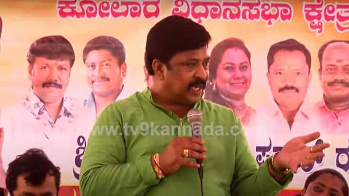 ಬಿಜೆಪಿಯಿಂದ ಸ್ಪರ್ಧಿಸಿದರೂ ಮುಸ್ಲಿಮರು ನಂಗೇನೇ ವೋಟು ಹಾಕೋದು ಅಂದರು ವರ್ತೂರು ಪ್ರಕಾಶ್ ಬಿಜೆಪಿಯಿಂದ ಸ್ಪರ್ಧಿಸಿದರೂ ಮುಸ್ಲಿಮರು ನಂಗೇನೇ ವೋಟು ಹಾಕೋದು ಅಂದರು ವರ್ತೂರು ಪ್ರಕಾಶ್