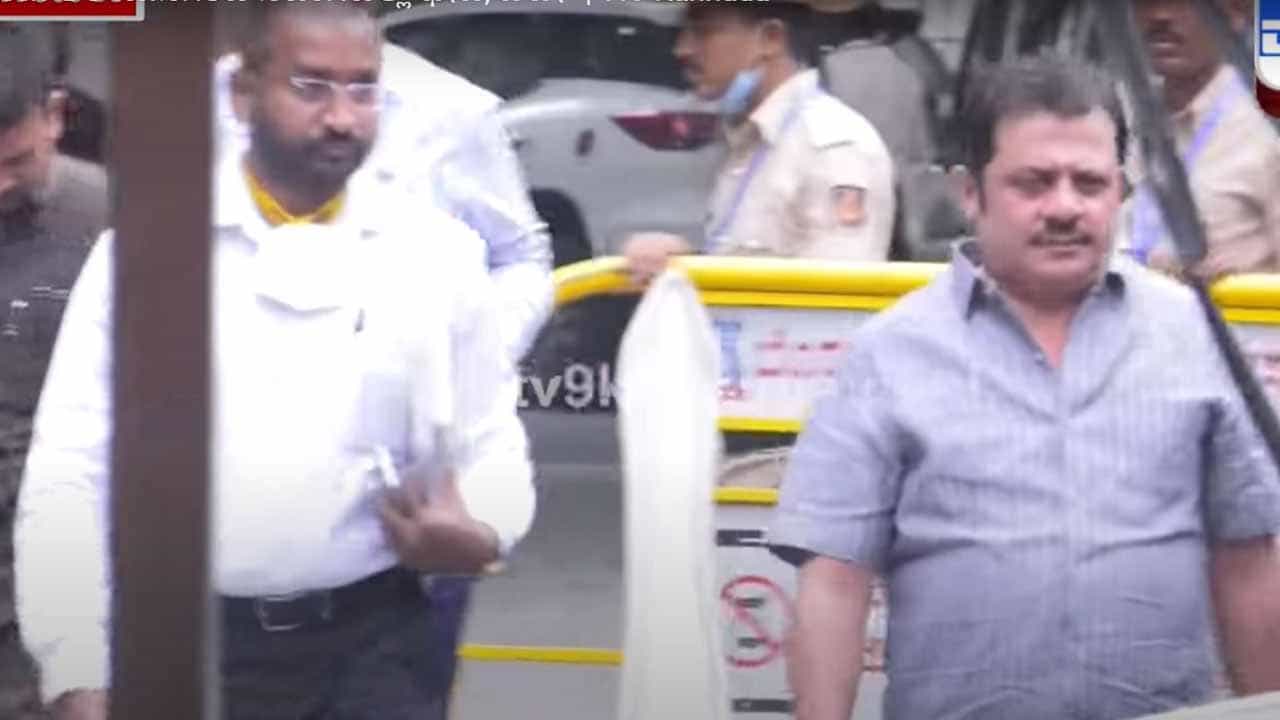 ಕುತೂಹಲಕಾರಿ ಬೆಳವಣಿಗೆಯೊಂದರಲ್ಲಿ ಜಮೀರ್ ಅಹ್ಮದ್ ಮುಖ್ಯಮಂತ್ರಿ ಬೊಮ್ಮಾಯಿಯವರನ್ನು ಭೇಟಿಯಾದರು! ಕುತೂಹಲಕಾರಿ ಬೆಳವಣಿಗೆಯೊಂದರಲ್ಲಿ ಜಮೀರ್ ಅಹ್ಮದ್ ಮುಖ್ಯಮಂತ್ರಿ ಬೊಮ್ಮಾಯಿಯವರನ್ನು ಭೇಟಿಯಾದರು!