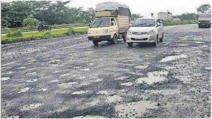 Bengaluru Potholes: ಬೆಂಗಳೂರಿನಲ್ಲಿವೆ 9,500 ರಸ್ತೆಗುಂಡಿಗಳು; ಸ್ವಲ್ಪ ಯಾಮಾರಿದರೂ ಸಾವು ಗ್ಯಾರಂಟಿ!