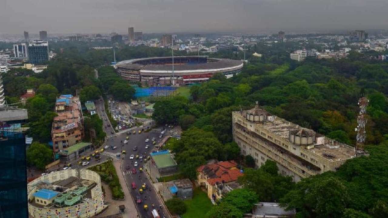 Bengaluru Weather: ಶಿಮ್ಲಾಗಿಂತಲೂ ಬೆಂಗಳೂರೇ ಕೂಲ್!; ದಾಖಲೆಯ ಚಳಿಗೆ ನಡುಗಿದ ಸಿಲಿಕಾನ್ ಸಿಟಿ Bengaluru Weather: ಶಿಮ್ಲಾಗಿಂತಲೂ ಬೆಂಗಳೂರೇ ಕೂಲ್!; ದಾಖಲೆಯ ಚಳಿಗೆ ನಡುಗಿದ ಸಿಲಿಕಾನ್ ಸಿಟಿ
