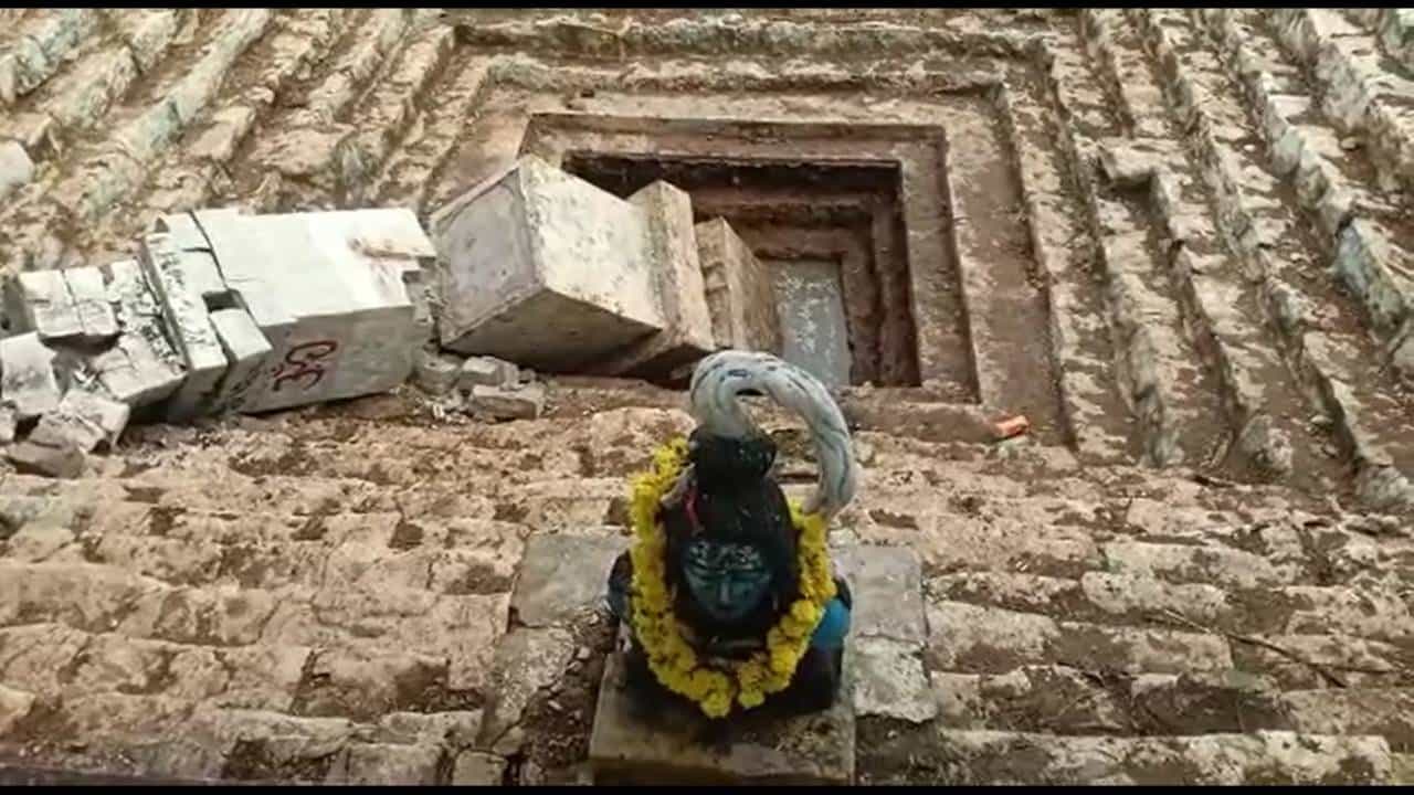 ಧಿಡೀರ್ ಕುಸಿದ ಶಿವನ ಮೂರ್ತಿಯ ಗೋಪುರ: ಅಪಾಯದಿಂದ ಪಾರಾದ ಯುವಬ್ರಿಗೇಡ್ ಸ್ವಯಂಸೇವಕರು ಧಿಡೀರ್ ಕುಸಿದ ಶಿವನ ಮೂರ್ತಿಯ ಗೋಪುರ: ಅಪಾಯದಿಂದ ಪಾರಾದ ಯುವಬ್ರಿಗೇಡ್ ಸ್ವಯಂಸೇವಕರು