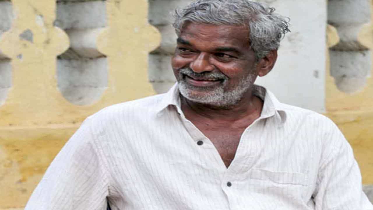 ಪಠ್ಯ ಪುಸ್ತಕ ವಿವಾದ: ಪಠ್ಯದಲ್ಲಿ ನನ್ನ ಕಥನದ ಭಾಗ ಸೇರಿಸಬೇಡಿ, ಸೇರಿದರೆ ಅದಕ್ಕೆ ನನ್ನ ಒಪ್ಪಿಗೆ ಇಲ್ಲ ಎಂದ ದೇವನೂರ ಮಹಾದೇವ ಪಠ್ಯ ಪುಸ್ತಕ ವಿವಾದ: ಪಠ್ಯದಲ್ಲಿ ನನ್ನ ಕಥನದ ಭಾಗ ಸೇರಿಸಬೇಡಿ, ಸೇರಿದರೆ ಅದಕ್ಕೆ ನನ್ನ ಒಪ್ಪಿಗೆ ಇಲ್ಲ ಎಂದ ದೇವನೂರ ಮಹಾದೇವ