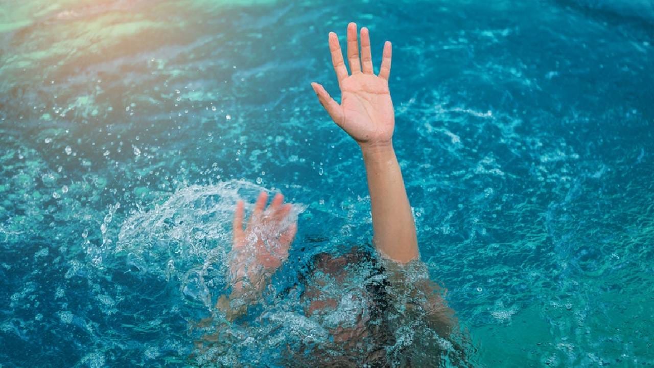 Crime News: ಕಾವೇರಿ ನದಿಯಲ್ಲಿ ಸ್ನಾನಕ್ಕೆ ತೆರಳಿದ ವಿದ್ಯಾರ್ಥಿ ಸುಳಿಗೆ ಸಿಲುಕಿ ಸಾವು Crime News: ಕಾವೇರಿ ನದಿಯಲ್ಲಿ ಸ್ನಾನಕ್ಕೆ ತೆರಳಿದ ವಿದ್ಯಾರ್ಥಿ ಸುಳಿಗೆ ಸಿಲುಕಿ ಸಾವು