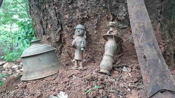 ದೈವ ನುಡಿದಂತೆ ಗುಳಿಗ ದೇವರ ಮೂಲ ವಿಗ್ರಹ ಪತ್ತೆ; ಚಾರ್ಮಾಡಿ ಘಾಟಿ ಪ್ರಯಾಣಿಕರನ್ನ ರಕ್ಷಿಸ್ತಿರೋ‌ ದೈವದ ಬಗ್ಗೆ ಹೆಚ್ಚಾಯ್ತು ನಂಬಿಕೆ