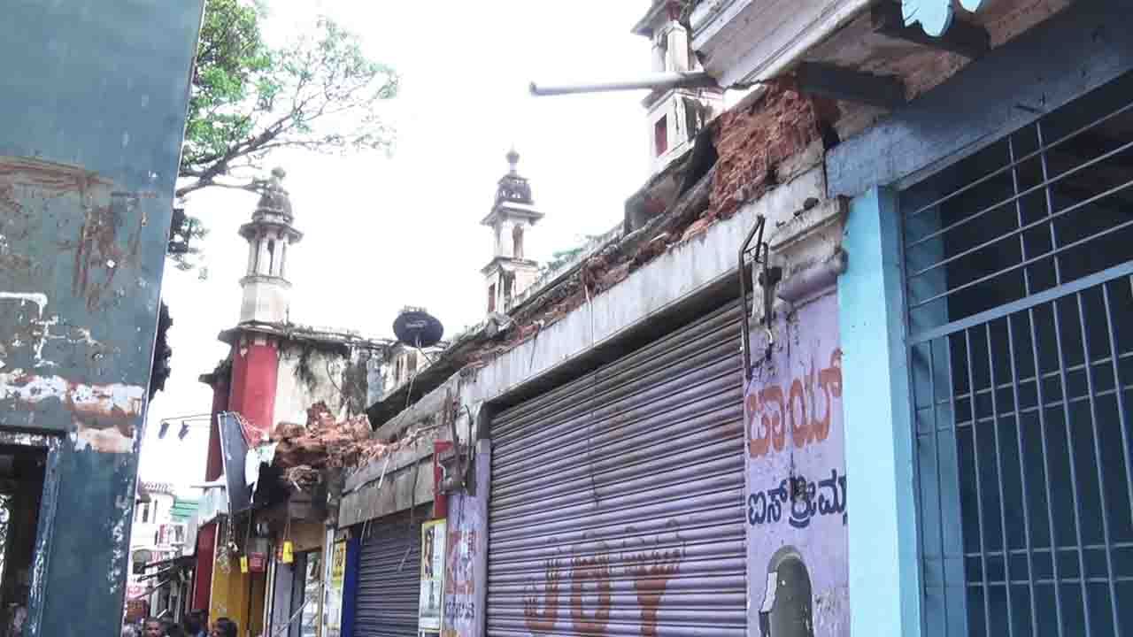 ಮೈಸೂರಿನಲ್ಲಿ ಮತ್ತೊಂದು ಪಾರಂಪರಿಕ ಕಟ್ಟಡ ಕುಸಿತ; ರಾಜವಂಶಸ್ಥೆ ಪ್ರಮೋದಾದೇವಿಯನ್ನು ಭೇಟಿ ಮಾಡಿದ ಶಾಸಕ L.ನಾಗೇಂದ್ರ