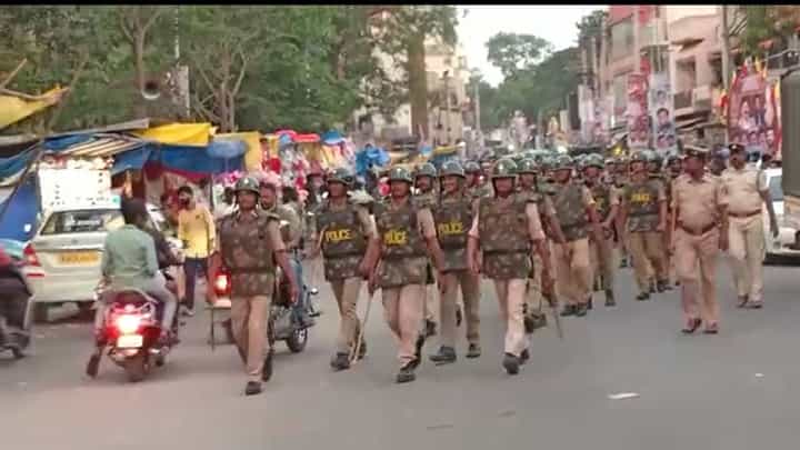 ಅವಿಮುಕ್ತೇಶ್ವರ ಬ್ರಹ್ಮರಥೋತ್ಸವ: ಹೊಸಕೋಟೆ ಪಟ್ಟಣದಲ್ಲಿ ಪೊಲೀಸ್ ಬಿಗಿ ಬಂದೋಬಸ್ತ್: ಮದ್ಯ ಮಾರಾಟ ನಿಷೇಧ ಅವಿಮುಕ್ತೇಶ್ವರ ಬ್ರಹ್ಮರಥೋತ್ಸವ: ಹೊಸಕೋಟೆ ಪಟ್ಟಣದಲ್ಲಿ ಪೊಲೀಸ್ ಬಿಗಿ ಬಂದೋಬಸ್ತ್: ಮದ್ಯ ಮಾರಾಟ ನಿಷೇಧ
