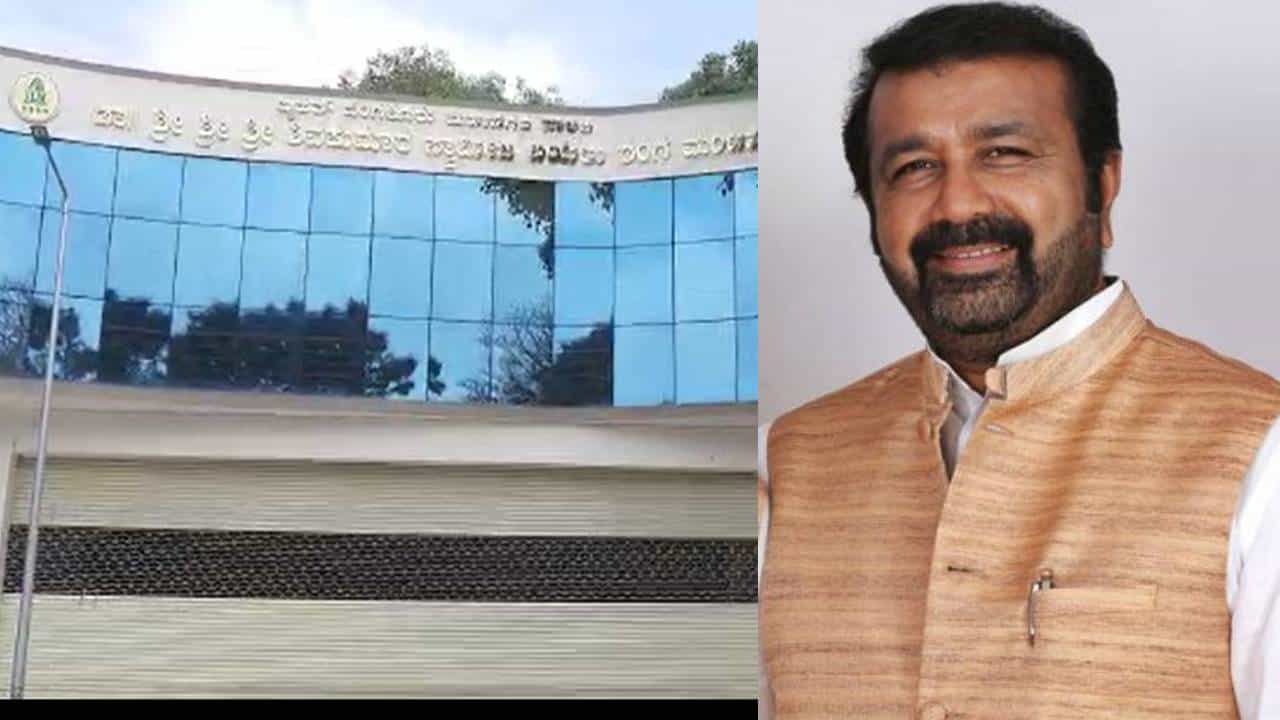 ಶಾಸಕರ ಕಚೇರಿಯಾಗಿ ಬದಲಾವಣೆಯಾದ ಬಯಲು ರಂಗಮಂದಿರ: ಶಾಸಕ ಎನ್.ಎ.ಹ್ಯಾರಿಸ್ ವಿರುದ್ಧ ಆರೋಪ ಶಾಸಕರ ಕಚೇರಿಯಾಗಿ ಬದಲಾವಣೆಯಾದ ಬಯಲು ರಂಗಮಂದಿರ: ಶಾಸಕ ಎನ್.ಎ.ಹ್ಯಾರಿಸ್ ವಿರುದ್ಧ ಆರೋಪ