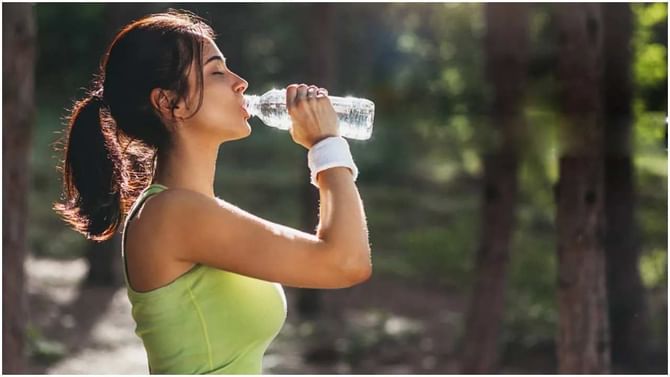 Healthy Drinks: ವ್ಯಾಯಾಮದ ನಂತರ ಮನೆಯಲ್ಲಿ ತಯಾರಿಸಿದ ಈ ಎನರ್ಜಿ ಡ್ರಿಂಕ್ಸ್ ಸೇವಿಸಿ, ಉತ್ತಮ ಆರೋಗ್ಯ ಪಡೆಯಿರಿ Healthy Drinks: ವ್ಯಾಯಾಮದ ನಂತರ ಮನೆಯಲ್ಲಿ ತಯಾರಿಸಿದ ಈ ಎನರ್ಜಿ ಡ್ರಿಂಕ್ಸ್ ಸೇವಿಸಿ, ಉತ್ತಮ ಆರೋಗ್ಯ ಪಡೆಯಿರಿ