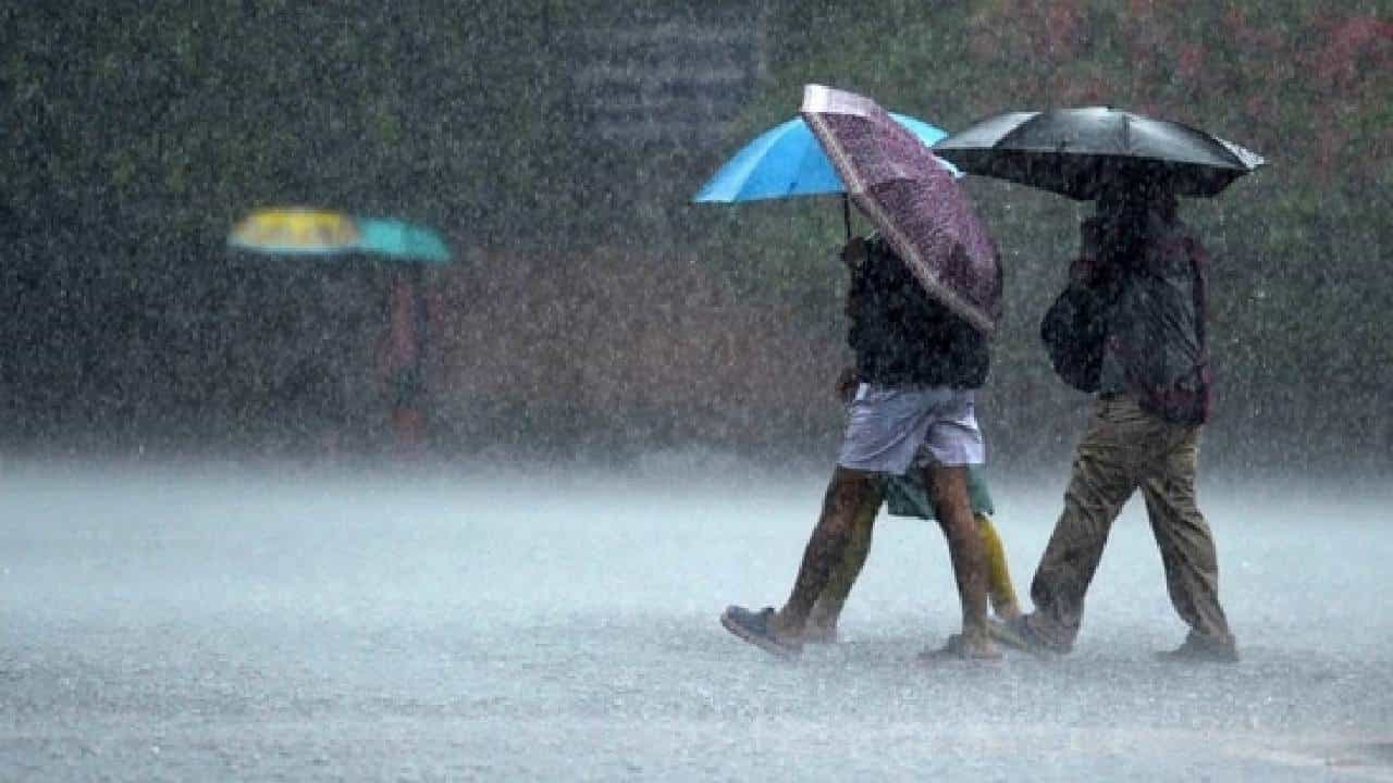 Karnataka Rain: ಬೆಂಗಳೂರು, ಮಲೆನಾಡು, ಕರಾವಳಿಯಲ್ಲಿಂದು ವ್ಯಾಪಕ ಮಳೆ; ಉತ್ತರ ಒಳನಾಡಿನಲ್ಲಿ ಬಿಸಿ ಗಾಳಿ ಸಾಧ್ಯತೆ Karnataka Rain: ಬೆಂಗಳೂರು, ಮಲೆನಾಡು, ಕರಾವಳಿಯಲ್ಲಿಂದು ವ್ಯಾಪಕ ಮಳೆ; ಉತ್ತರ ಒಳನಾಡಿನಲ್ಲಿ ಬಿಸಿ ಗಾಳಿ ಸಾಧ್ಯತೆ