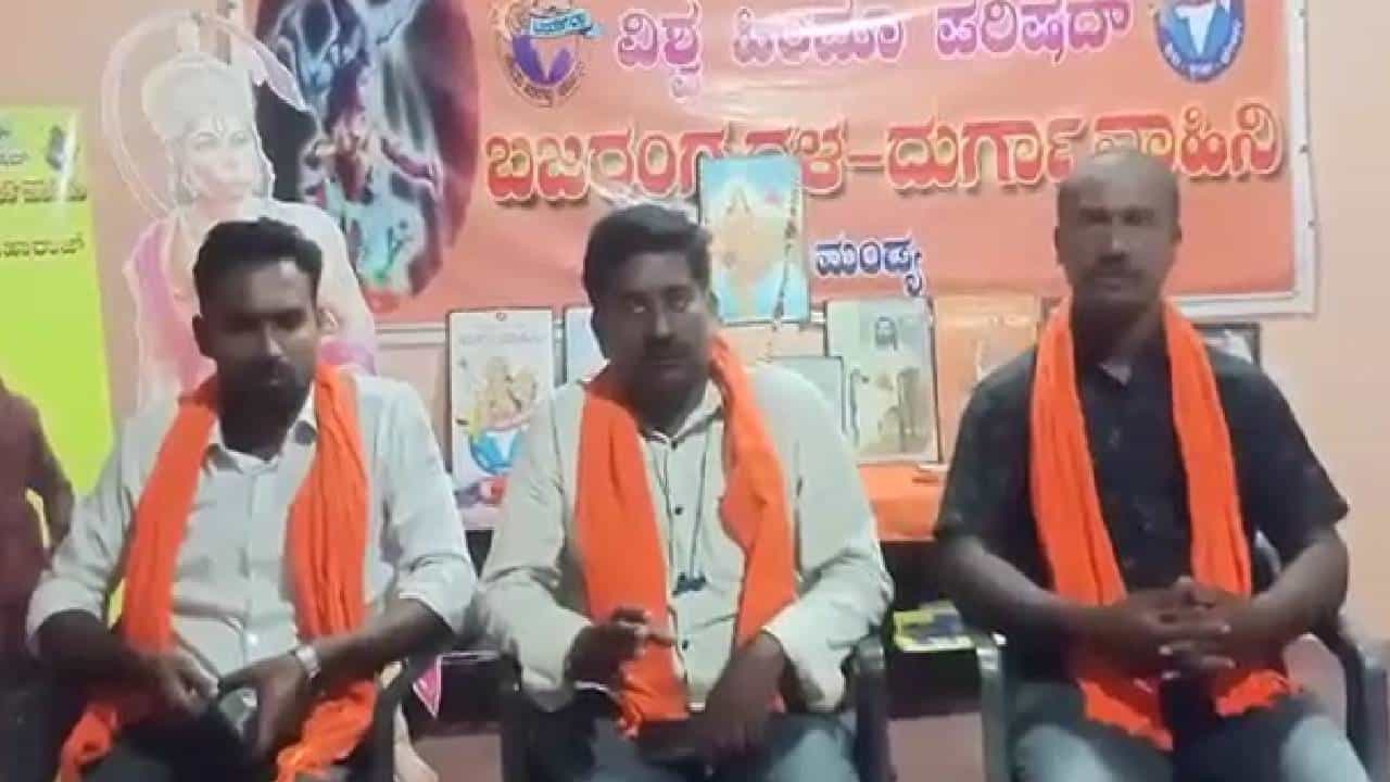 ಮತ್ತೊಂದು ಧರ್ಮ ದಂಗಲ್ಗೆ ಸಾಕ್ಷಿಯಾಗಲಿದ್ಯಾ ಮಂಡ್ಯ ಜಿಲ್ಲೆ? ಹನುಮ ಮಾಲಾಧಾರಿಗಳಿಂದ ಜಾಮಿಯಾ ಮಸೀದಿ ಪ್ರವೇಶಕ್ಕೆ ಸಿದ್ಧತೆ ಮತ್ತೊಂದು ಧರ್ಮ ದಂಗಲ್ಗೆ ಸಾಕ್ಷಿಯಾಗಲಿದ್ಯಾ ಮಂಡ್ಯ ಜಿಲ್ಲೆ? ಹನುಮ ಮಾಲಾಧಾರಿಗಳಿಂದ ಜಾಮಿಯಾ ಮಸೀದಿ ಪ್ರವೇಶಕ್ಕೆ ಸಿದ್ಧತೆ