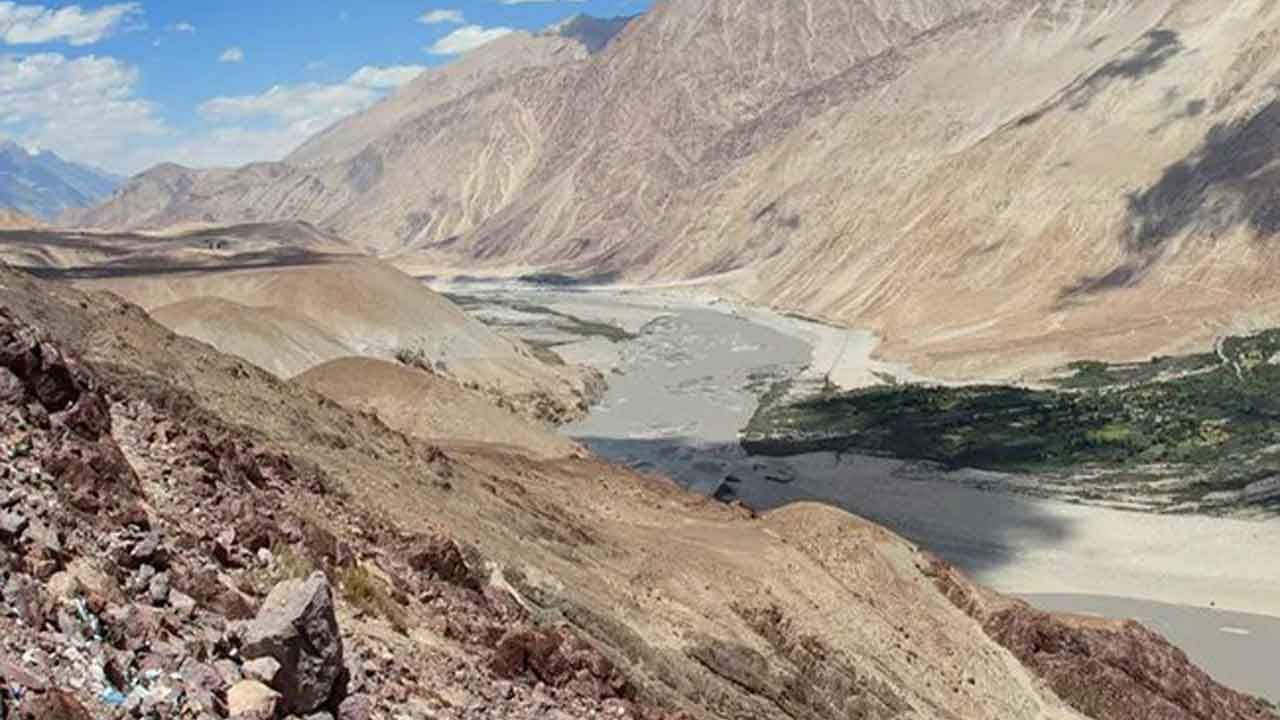 Shyok River Ladakh Accident ಲಡಾಖ್‌ನ ಶ್ಯೋಕ್ ನದಿಗೆ ವಾಹನ ಉರುಳಿ ಬಿದ್ದು 7 ಯೋಧರು ಸಾವು