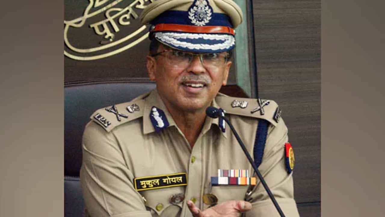 ಆದೇಶ ಪಾಲಿಸುತ್ತಿಲ್ಲ, ಕೆಲಸದಲ್ಲಿಯೂ ಇಲ್ಲ ಆಸಕ್ತಿ; ಪೊಲೀಸ್ ಮುಖ್ಯಸ್ಥರನ್ನು ಹುದ್ದೆಯಿಂದ ತೆಗೆದು ಹಾಕಿದ ಉತ್ತರ ಪ್ರದೇಶ ಸರ್ಕಾರ ಆದೇಶ ಪಾಲಿಸುತ್ತಿಲ್ಲ, ಕೆಲಸದಲ್ಲಿಯೂ ಇಲ್ಲ ಆಸಕ್ತಿ; ಪೊಲೀಸ್ ಮುಖ್ಯಸ್ಥರನ್ನು ಹುದ್ದೆಯಿಂದ ತೆಗೆದು ಹಾಕಿದ ಉತ್ತರ ಪ್ರದೇಶ ಸರ್ಕಾರ