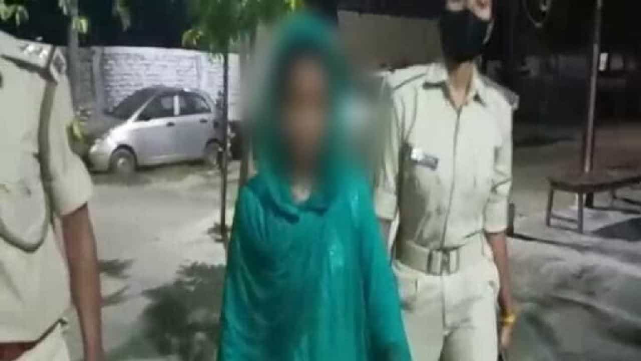 Viral News: ಇತ್ತ ಹೆಂಡತಿಯನ್ನು ಕೊಂದಿದ್ದಕ್ಕೆ ಜೈಲು ಸೇರಿದ ಗಂಡ; ಅತ್ತ ಪ್ರೇಮಿಯೊಂದಿಗೆ 'ಸತ್ತ ಮಹಿಳೆ'ಯ ರೊಮ್ಯಾನ್ಸ್! Viral News: ಇತ್ತ ಹೆಂಡತಿಯನ್ನು ಕೊಂದಿದ್ದಕ್ಕೆ ಜೈಲು ಸೇರಿದ ಗಂಡ; ಅತ್ತ ಪ್ರೇಮಿಯೊಂದಿಗೆ 'ಸತ್ತ ಮಹಿಳೆ'ಯ ರೊಮ್ಯಾನ್ಸ್!
