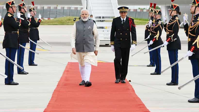 Modis Europe visit ಡೆನ್ಮಾರ್ಕ್ ಪ್ರವಾಸ ಮುಗಿಸಿ ಫ್ರಾನ್ಸ್ ತಲುಪಿದ ಪ್ರಧಾನಿ ನರೇಂದ್ರ ಮೋದಿ