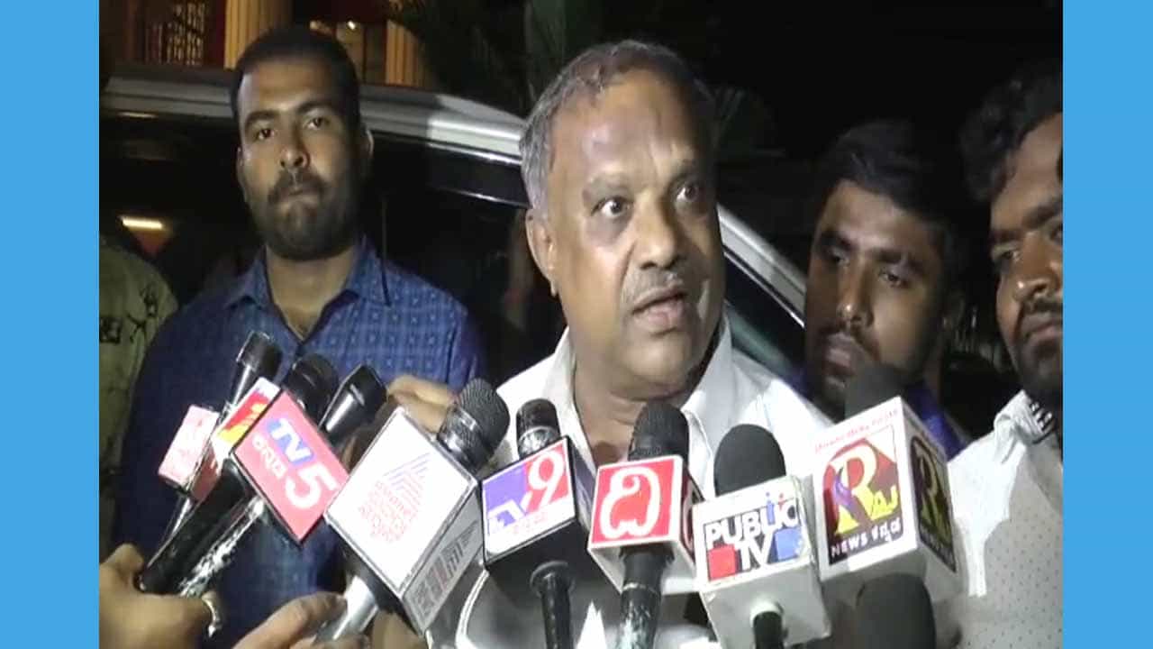 ಚುನಾವಣೆಗೆ ಒಂದು ವರ್ಷ ಇರುವಾಗಲೆ ತುಮಕೂರಿನಲ್ಲಿ ಶುರುವಾಯ್ತು ಕಾಂಗ್ರೆಸ್ ಟಿಕೆಟ್ ಫೈಟ್ ಚುನಾವಣೆಗೆ ಒಂದು ವರ್ಷ ಇರುವಾಗಲೆ ತುಮಕೂರಿನಲ್ಲಿ ಶುರುವಾಯ್ತು ಕಾಂಗ್ರೆಸ್ ಟಿಕೆಟ್ ಫೈಟ್