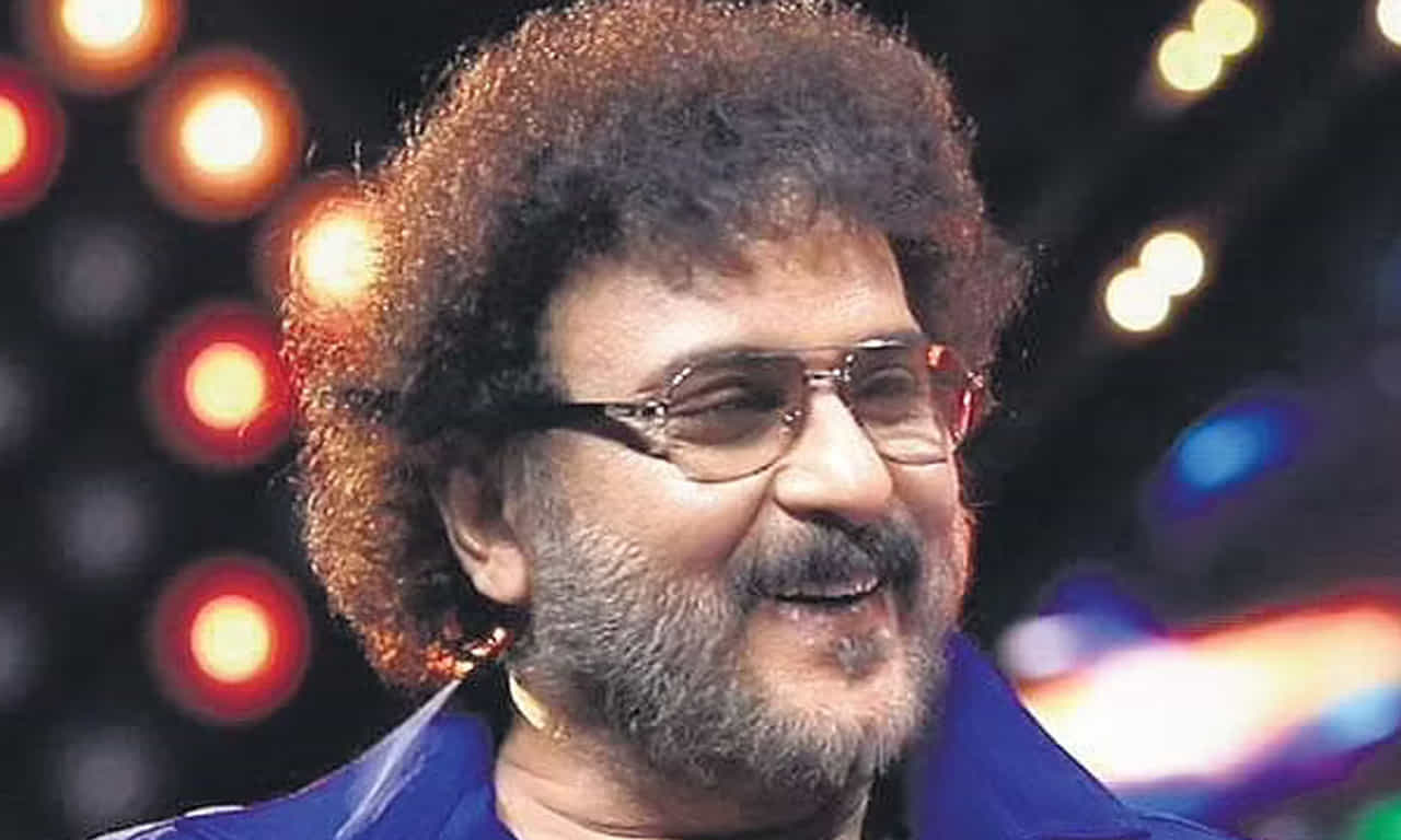 ಅದ್ದೂರಿಯಾಗಿ ನಡೆದ ಕ್ರೇಜಿಸ್ಟಾರ್ ಬರ್ತ್ಡೇ; ಇಲ್ಲಿದೆ ವಿಡಿಯೋ ಅದ್ದೂರಿಯಾಗಿ ನಡೆದ ಕ್ರೇಜಿಸ್ಟಾರ್ ಬರ್ತ್ಡೇ; ಇಲ್ಲಿದೆ ವಿಡಿಯೋ